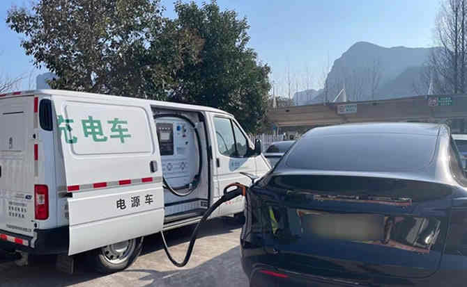 巴东汽车搭电